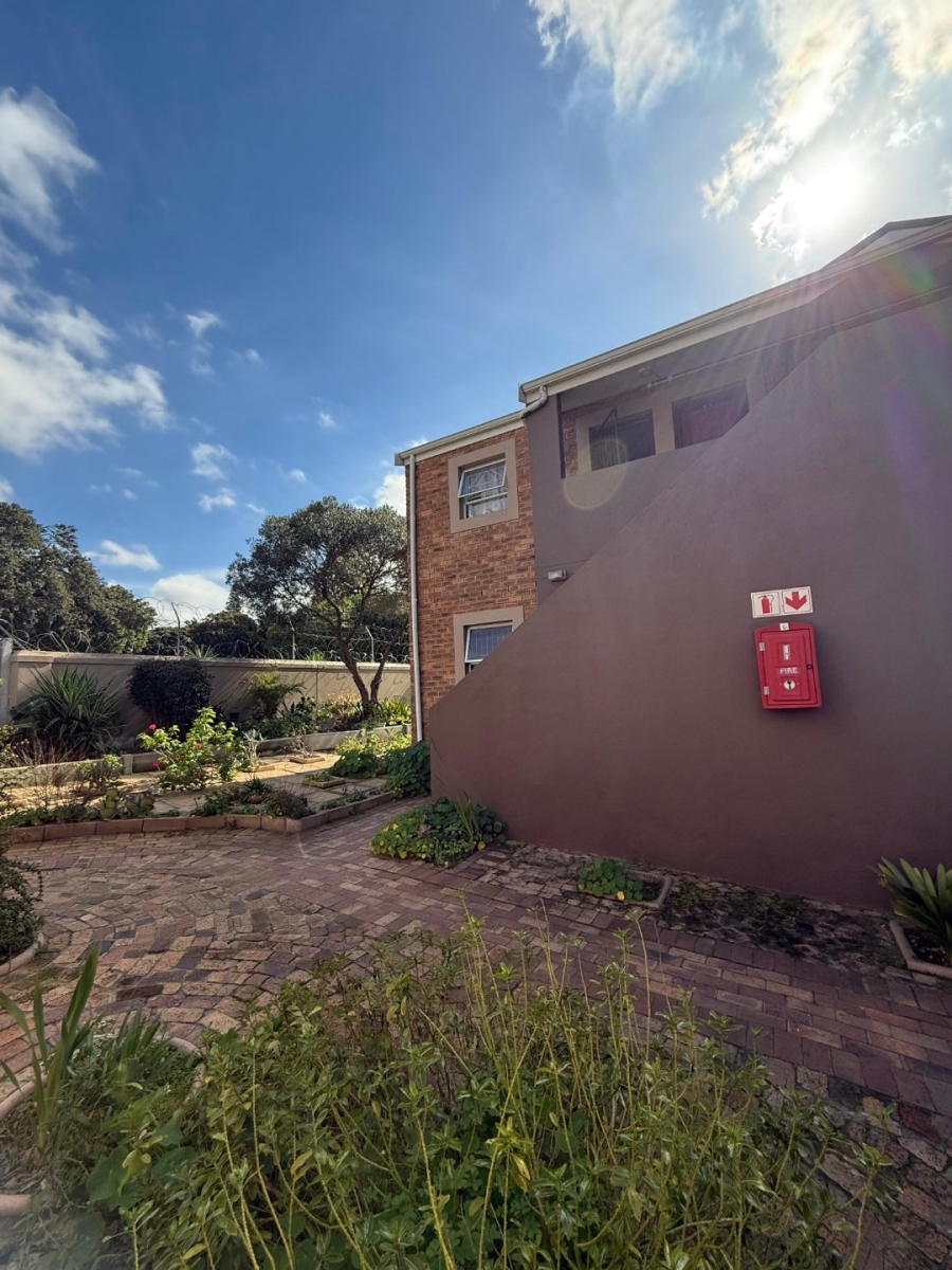 1 Bedroom Property for Sale in Wilgerpark Western Cape
